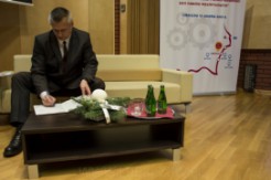Burmistrz Krzysztof Szpyt podpisuje deklarację utworzenia sieci parków przemysłowych na pograniczu polsko-ukraińskim